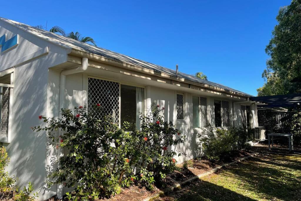 2 Bedroom Ground Level Villa in Tropical 4* Resort Noosaville Esterno foto